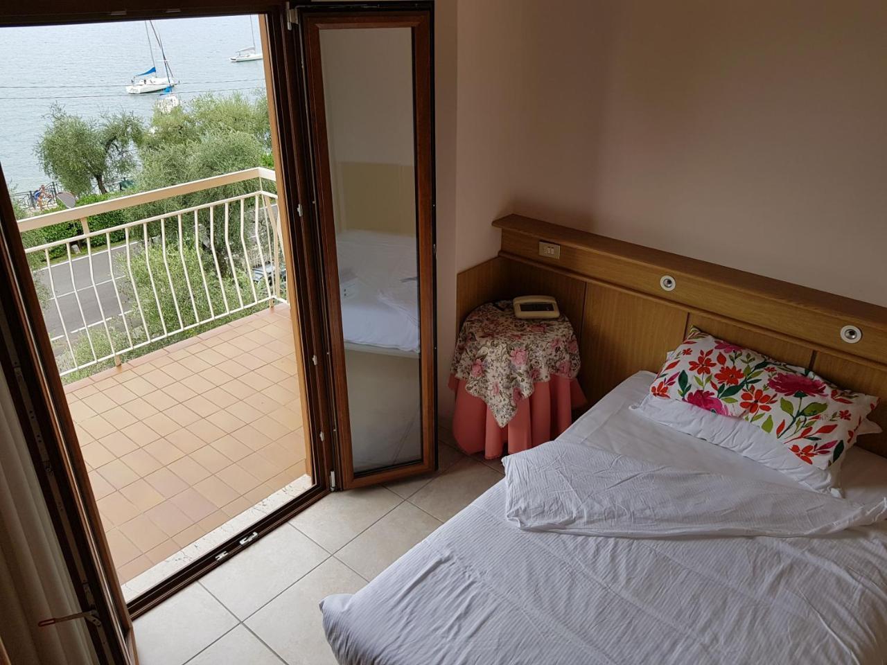 Hotel San Faustino Torri Del Benaco Exterior foto